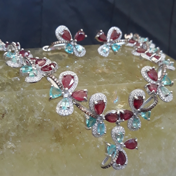 Luxurious Red Blood Ruby and Neon Apatite Set - Picture 3 of 16